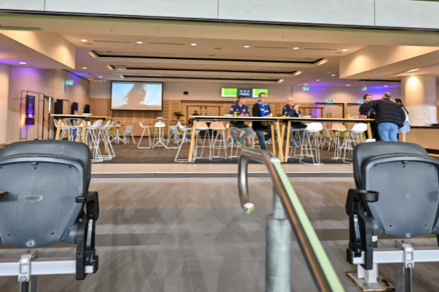 Round 21 - Eels v Panthers - Cumberland Lounge - Image 9
